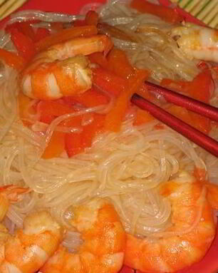 Лапша с креветками и овощами