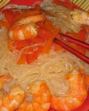 Лапша с креветками и овощами