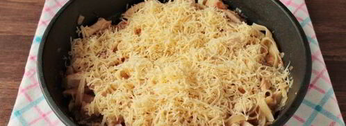 лапша с курицей и сыром на сковороде. Шаг 10