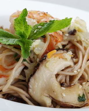 Лапша соба с креветками