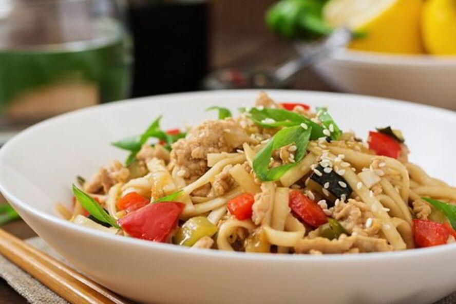 Рецепт лапша удон с овощами и курицей по-японски