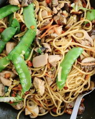 Лапша вок с курицей и овощами