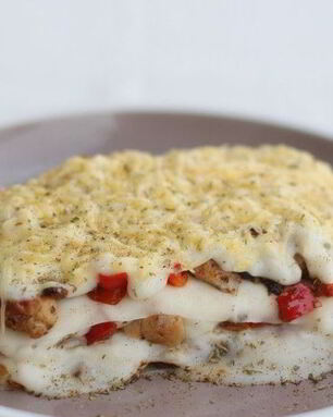 Лазанья с курицей и соусом Бешамель