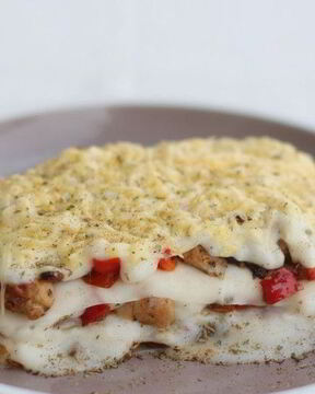 Лазанья с курицей и соусом Бешамель