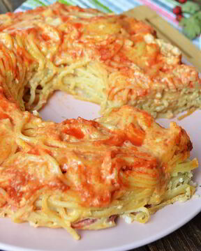 Гигантский пончик из спагетти