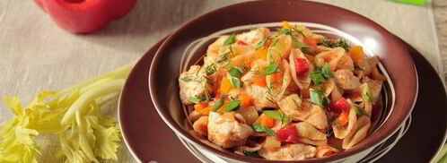 макароны с курицей и овощами на сковороде. Шаг 10