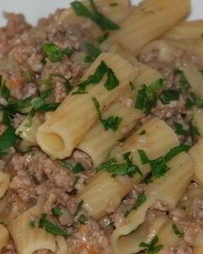 Макароны с тушенкой