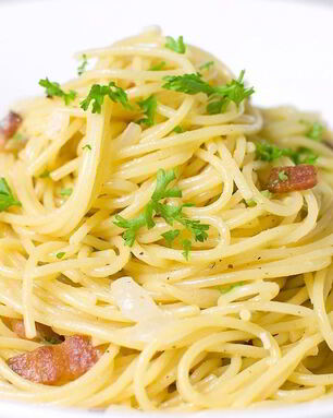 Макароны с яйцом и сыром