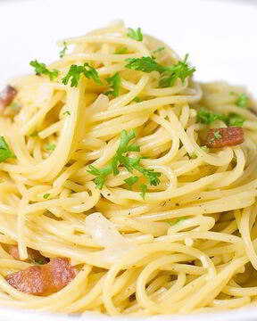 Макароны с яйцом и сыром