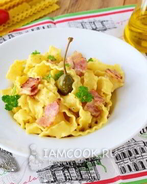 Паста карбонара с беконом и сливками