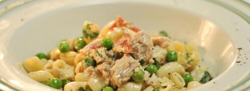 паста с беконом и консервированным тунцом в сливочном соусе. Шаг 6