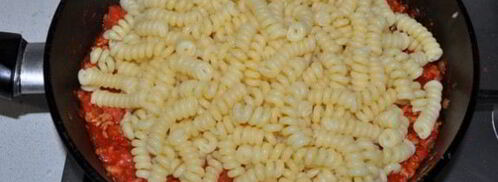 паста с колбасой, фаршем и сыром. Шаг 4