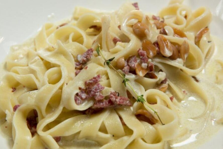 Рецепт паста с копченой колбасой и арахисом