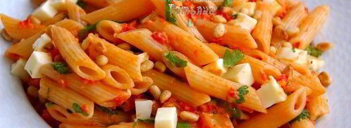 паста с красным соусом, моцареллой и кедровыми орешками. Шаг 7