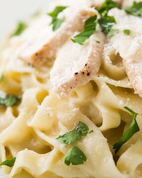 Паста с курицей и шампиньонами