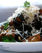 Паста с лисичками, чесночно-розмариновым маслом и кедровыми орешками