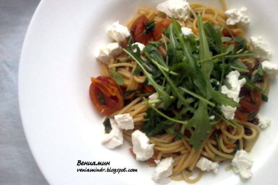 Рецепт паста с помидорами, руколой и рикоттой