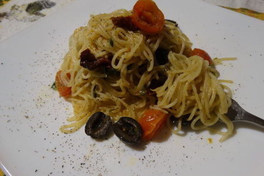 Рецепт паста с томатами черри и маслинами