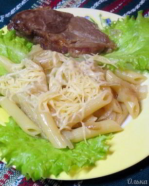 Паста в луковой подливке