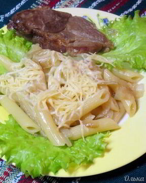 Паста в луковой подливке