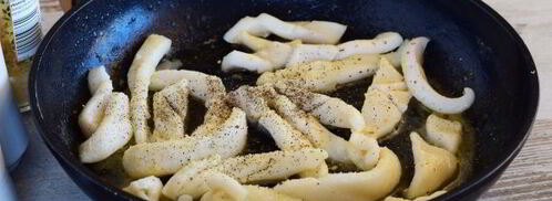 спагетти с кальмарами в сливочном соусе. Шаг 10