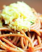 Спагетти с помидорами и чесноком