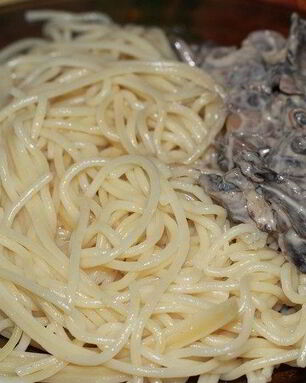 Спагетти со сливками и грибами