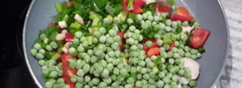 яркая паста с горошком, перцем и индейкой. Шаг 3