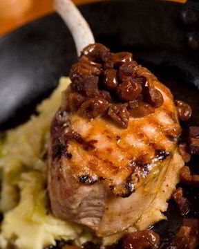 Баранина в соусе из вишни и портвейна с мятой