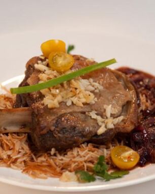 Баранья лопатка с чесночным припеком