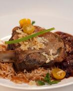 Баранья лопатка с чесночным припеком