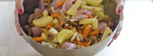 филе индейки в горшочках с овощами и лисичками. Шаг 4