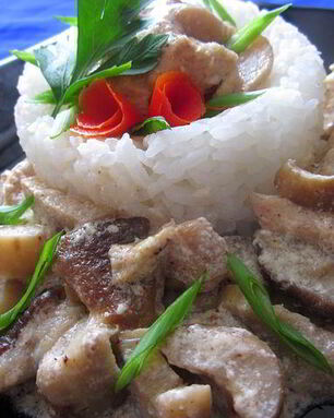 Куриная грудка с белыми грибами