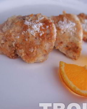 Куриное филе в кокосовой стружке с апельсиновым соусом