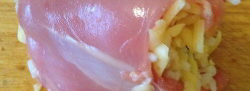 куриные бедрышки, фаршированные рисом, сыром и изюмом. Шаг 4