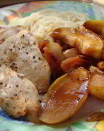 Куриные грудки с яблоком