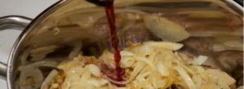 мясо, тушенное в луке. Шаг 3