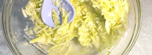 овощные биточки из кабачков. Шаг 3