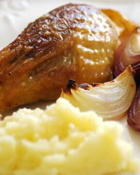 Петух, запеченный в духовке целиком