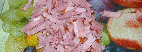 пражанина — мясо с овощами, черносливом и грибами в горшочках. Шаг 7