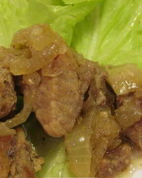 Свинина кусочками на сковороде