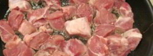 свинина кусочками на сковороде. Шаг 4
