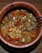 Свинина с фасолью в горшочках