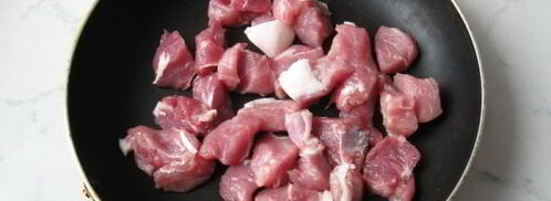 свинина с яблоками в сливках. Шаг 3