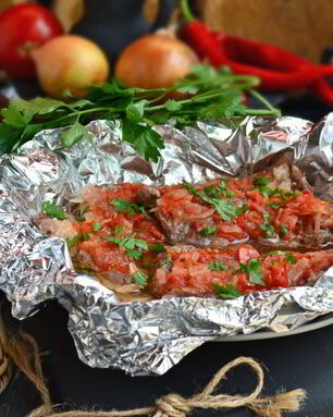 Телятина в томатно-луковом маринаде на пару