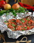 Телятина в томатно-луковом маринаде на пару