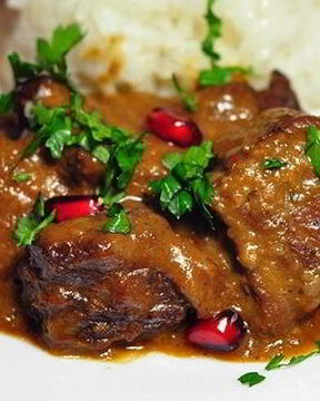Запеченная говядина с гранатовым соусом