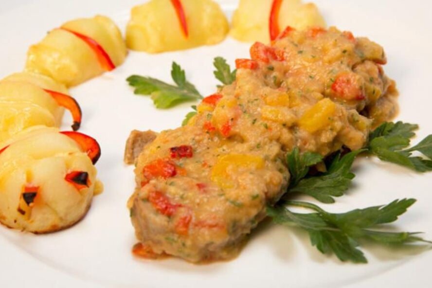 Рецепт запеченная свинина в овощной икре с картофелем