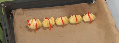 запеченная свинина в овощной икре с картофелем. Шаг 5