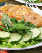 Запеченное мясо с помидорами и сыром